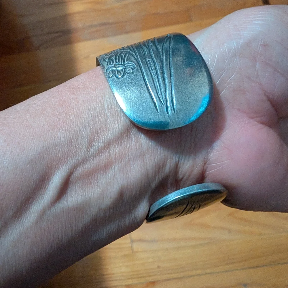 Vintage Salisbury Pewter Flower of the Month Narcissus DECEMBER Cuff Bracelet